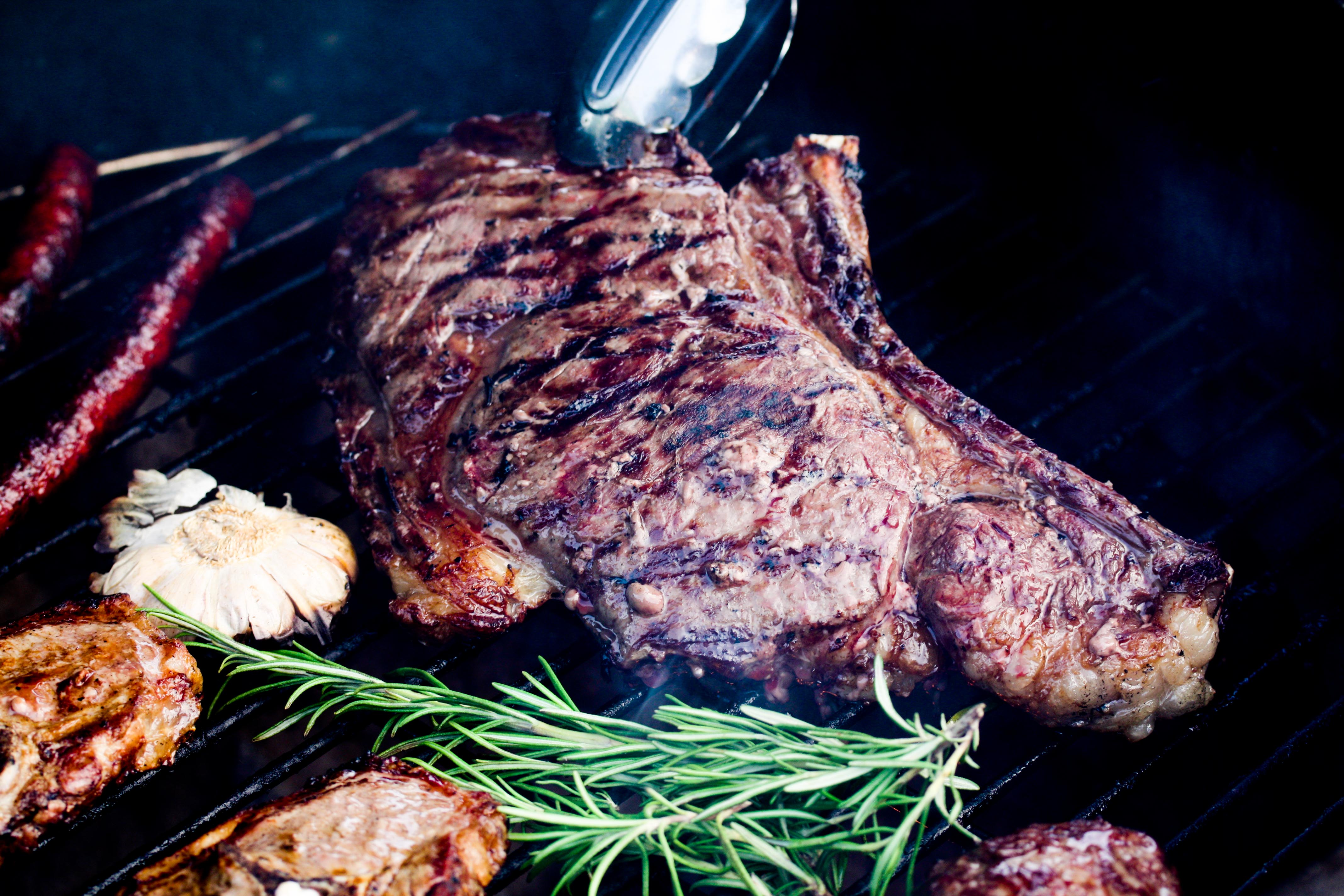 Côte de boeuf met zelfgemaakt knoflookolie